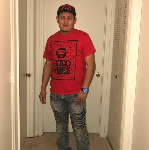 Profile Picture of Andres Torrez (@esoj05159124) on Poshmark