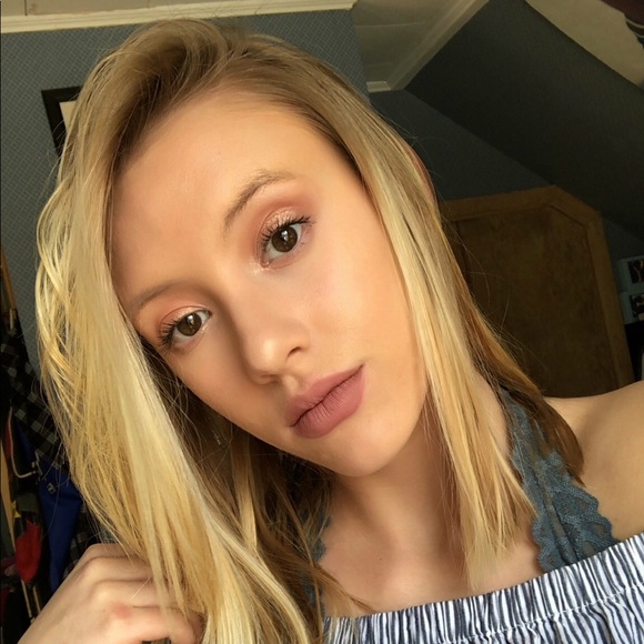 Profile Picture of Isabella Coulombe (@bellacoulombe) on Poshmark