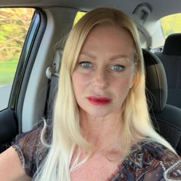 Profile Picture of Heatherlyn Mcgoff (@heathermcgoff) on Poshmark