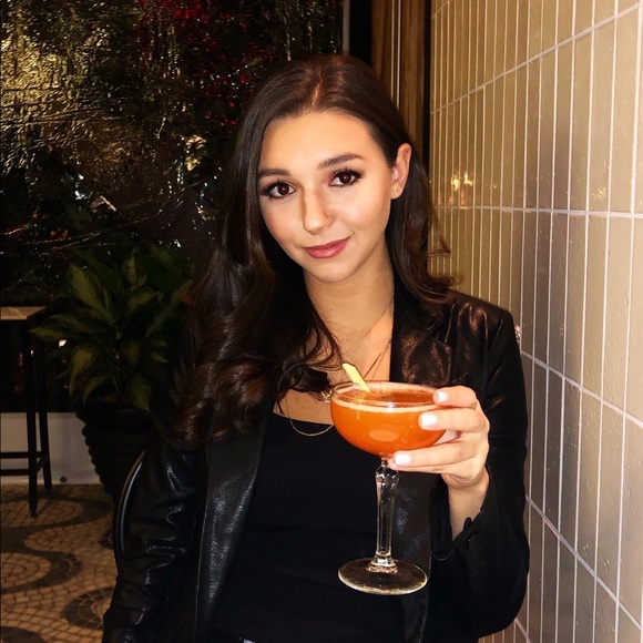 Profile Picture of Danielle Gutman (@danielle_gutman) on Poshmark