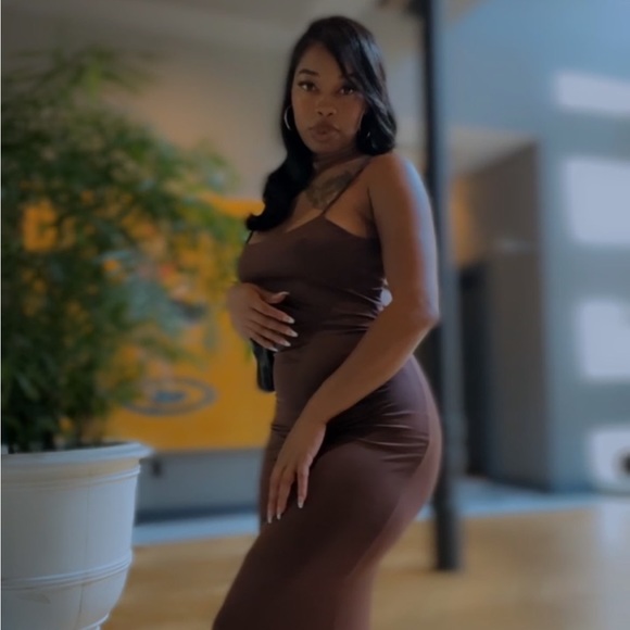 Profile Picture of Taelor Collins (@stylephysique) on Poshmark