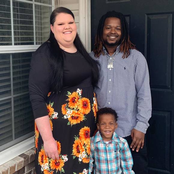 Profile Picture of Sarah Serdynski (@sarahluv24) on Poshmark