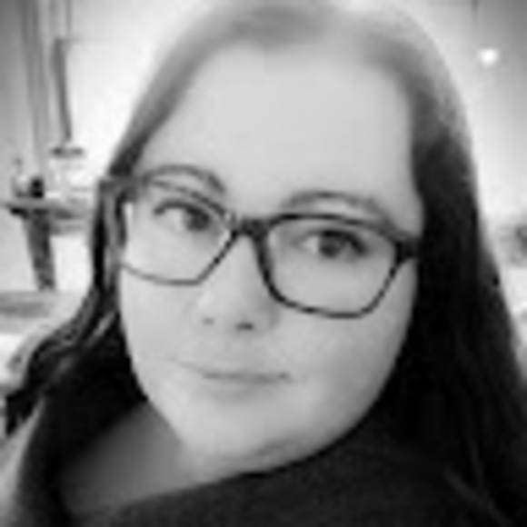 Profile Picture of Kara Wiechmann (@k_wiech_1) on Poshmark