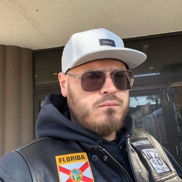 Profile Picture of Robert Felts (@rfelts43) on Poshmark