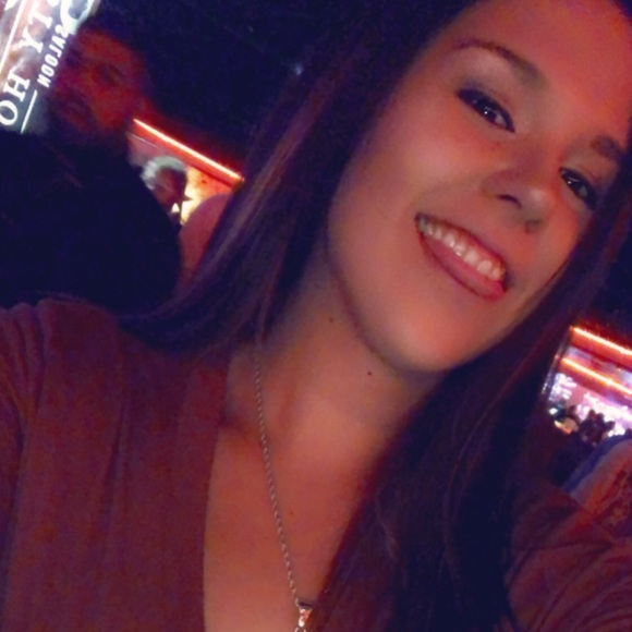 Profile Picture of Shelby Ramirez (@shelbytexas22) on Poshmark