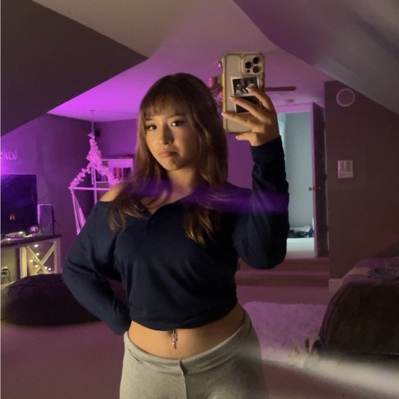 Profile Picture of Aundrea allen (@aundreaallen09) on Poshmark