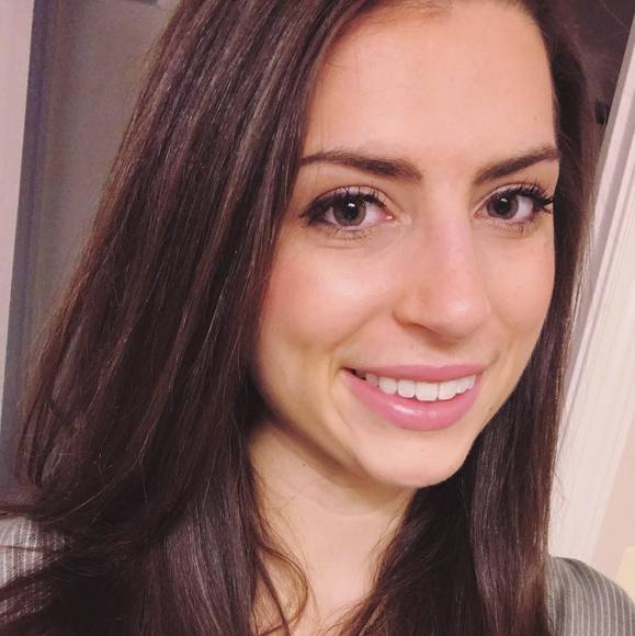 Profile Picture of Ava Prizzi (@avapriz) on Poshmark