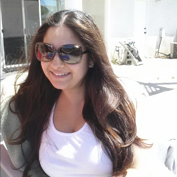 Profile Picture of Arpa Sezgin (@arpasezgin) on Poshmark