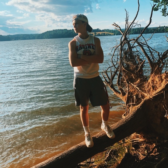 Profile Picture of Hailey Barlow (@haileybarlow249) on Poshmark