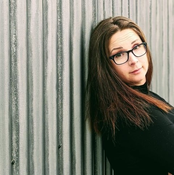 Profile Picture of Rae Hamon (@theraerae) on Poshmark