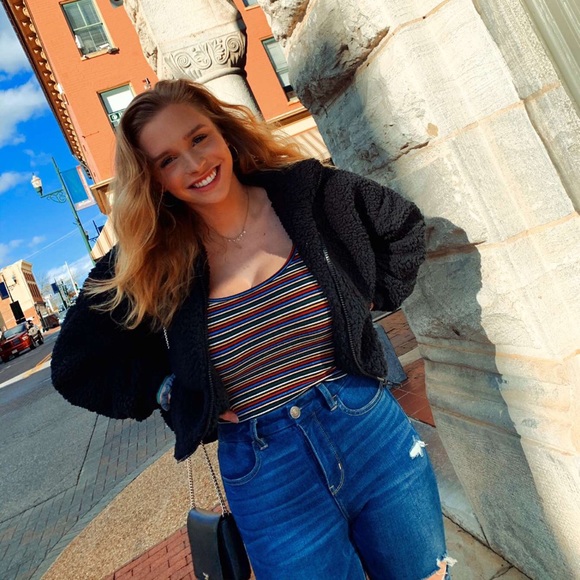 Profile Picture of Olivia Casey (@oliviakimberly_) on Poshmark