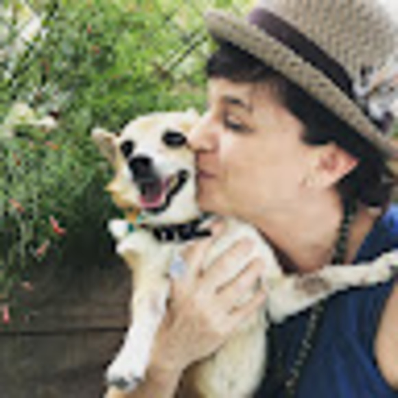 Profile Picture of Shawna Murland (@sharonshowsoff) on Poshmark