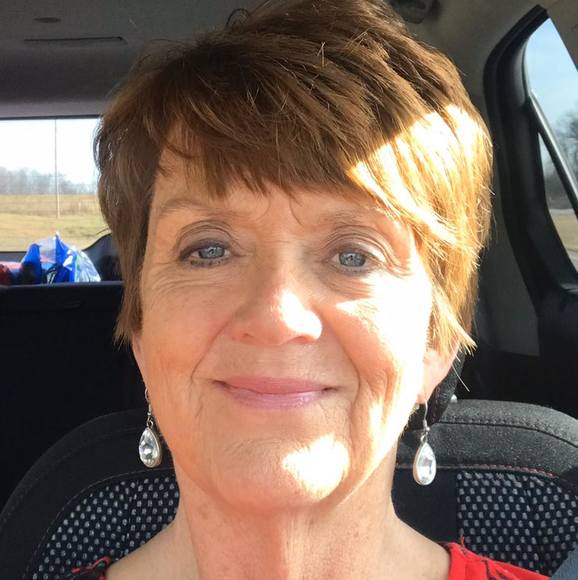 Profile Picture of Karen Barnett (@kbarnett10) on Poshmark