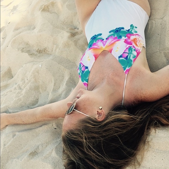 Profile Picture of Emily Panagos (@epanagos) on Poshmark