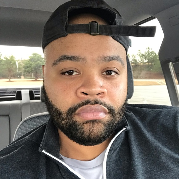 Profile Picture of Nick Lovelace (@nlovelace1988) on Poshmark