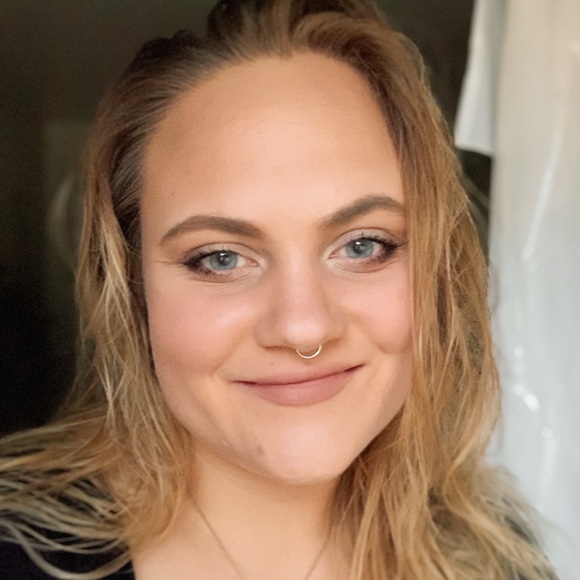 Profile Picture of Rachael Falcetta (@rlfalcetta) on Poshmark