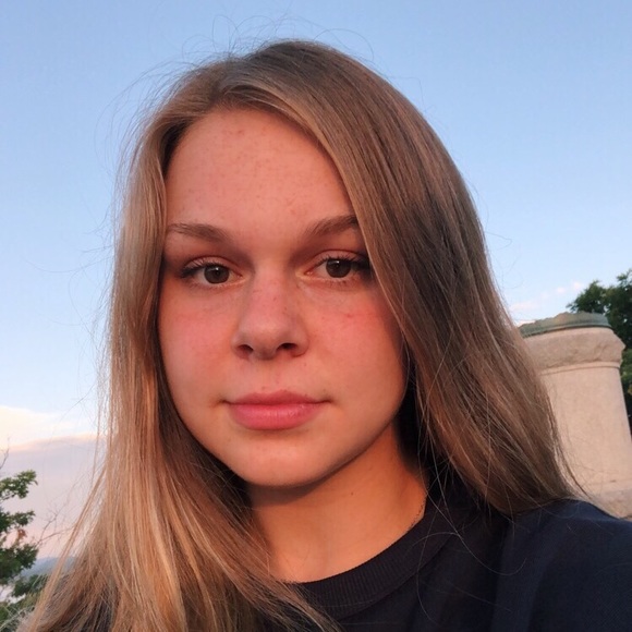 Profile Picture of Ruby Nostrant (@rubynostrant) on Poshmark