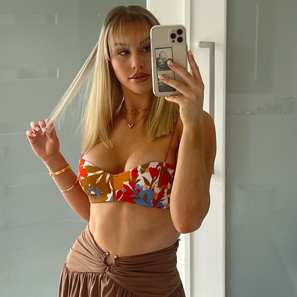 Profile Picture of Charlotte Wilson (@charwilson2113) on Poshmark