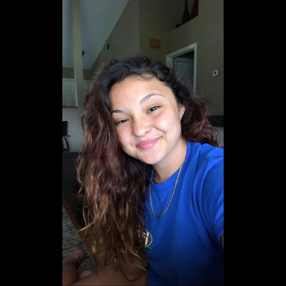 Profile Picture of Cheyenne Hogan (@btw_ch3y3nn3) on Poshmark