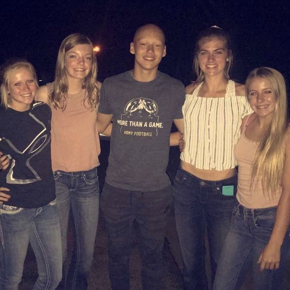 Profile Picture of Taran Teeter (@taranteeter) on Poshmark