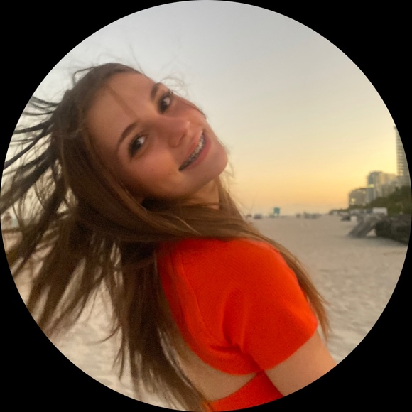 Profile Picture of Alaina Palazzotto (@alainaaaa07) on Poshmark