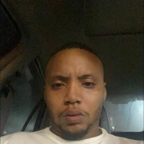 Profile Picture of Keon Yellock (@yellkeon) on Poshmark