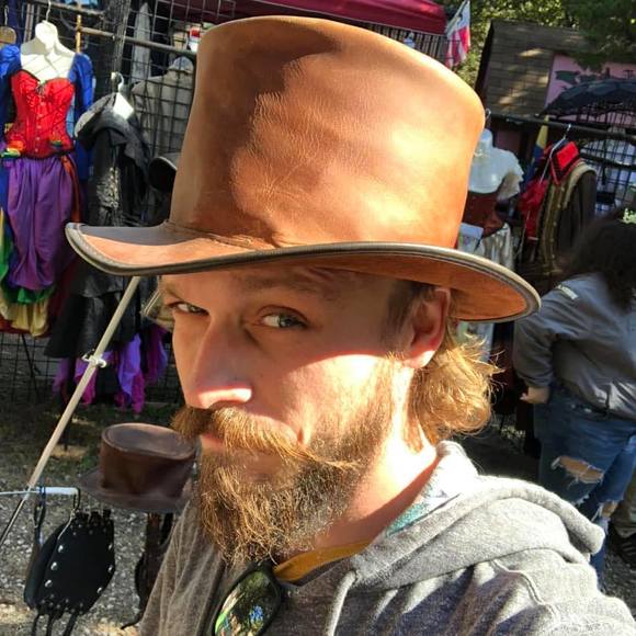 Profile Picture of Travis Major (@travismajor) on Poshmark