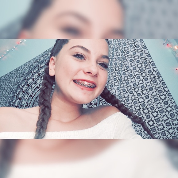 Profile Picture of Ashley Maselow (@ashleymaselow) on Poshmark
