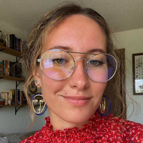 Profile Picture of Maria Blong (@mariablong5) on Poshmark