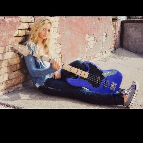 Profile Picture of Kadee Halford (@kadeejo) on Poshmark