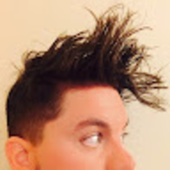 Profile Picture of Christopher Maue (@chrismaue) on Poshmark