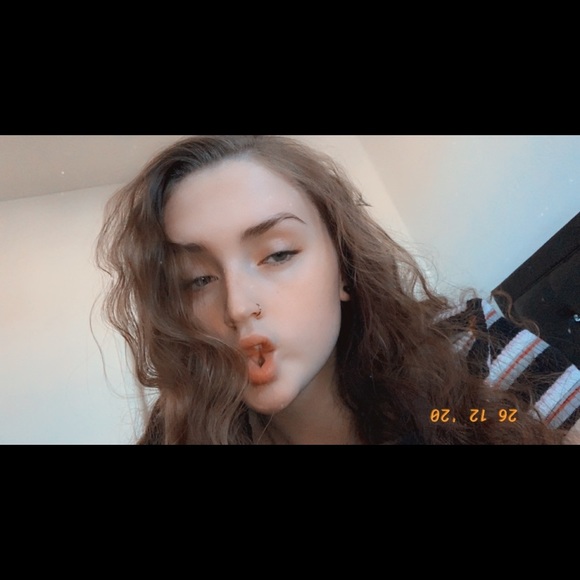Profile Picture of Jade Voeltner (@jadevoeltner) on Poshmark