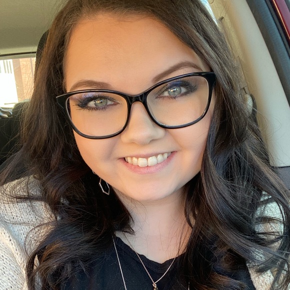 Profile Picture of Katelyn Corwell (@kcorwell) on Poshmark