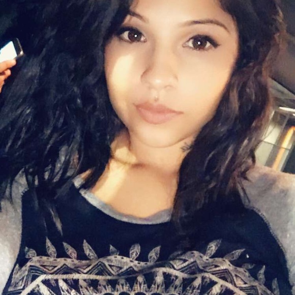 Profile Picture of Anna Aliotti (@a_aliotti) on Poshmark