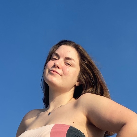 Profile Picture of Sydney Hatfield (@sydneyhat1) on Poshmark