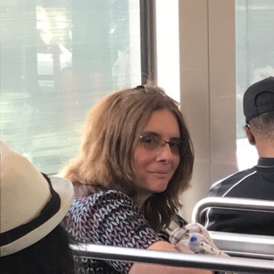 Profile Picture of Christine Everhart (@ChrisEverhart60) on Twitter