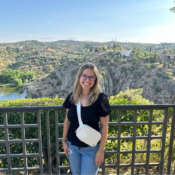 Profile Picture of Grace Weisel (@5678grace) on Poshmark
