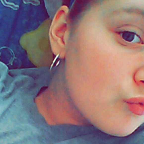 Profile Picture of Amanda Mccausland (@amanda_lynne_m) on Poshmark