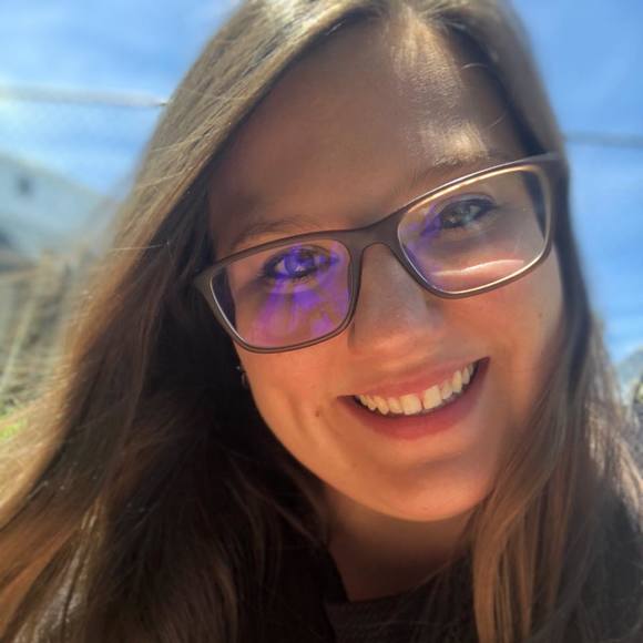 Profile Picture of Maddie Sedler (@msedler) on Poshmark