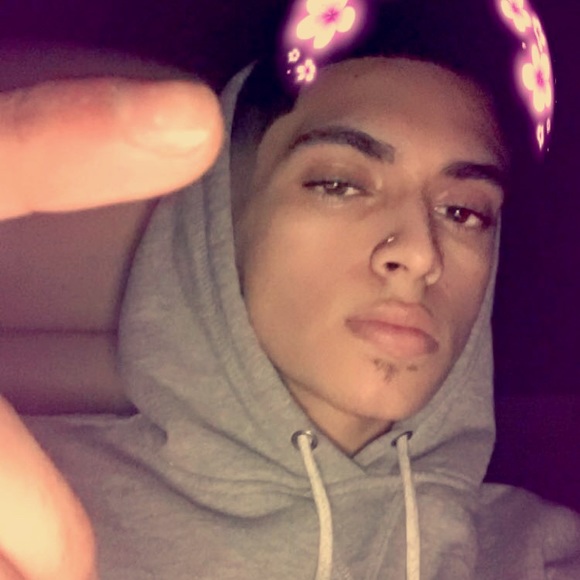 Profile Picture of David Vera (@_daaviidd) on Poshmark