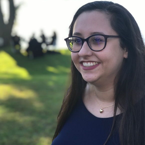 Profile Picture of Isabella Tucciarone (@bellatucci93) on Poshmark