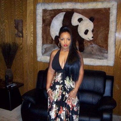 Profile Picture of Adrienne Davis (@adriennedavis8) on Twitter