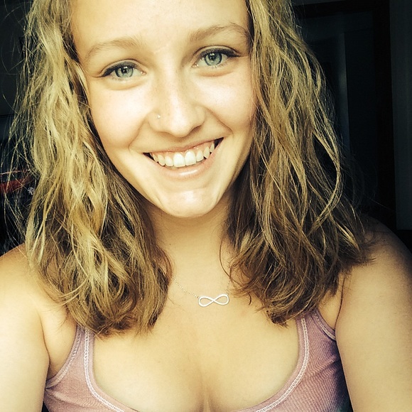 Profile Picture of Emily Gisvold (@ejgisvold) on Poshmark