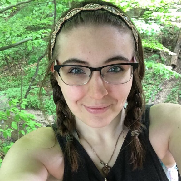 Profile Picture of Stephanie Kobelinski (@skobelinski) on Poshmark