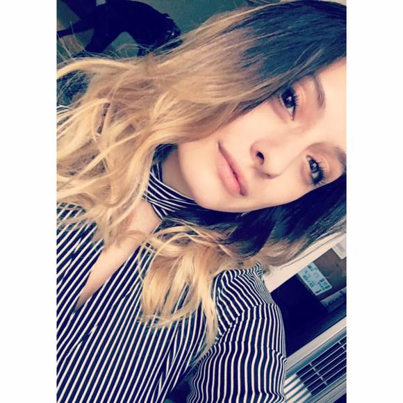 Profile Picture of Marisa Amesbury (@mamesbury) on Poshmark