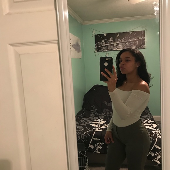 Profile Picture of Jackie Simington (@kicksthatsell) on Poshmark
