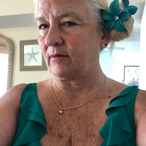 Profile Picture of Vivian Ryan (@vivianr1211) on Poshmark