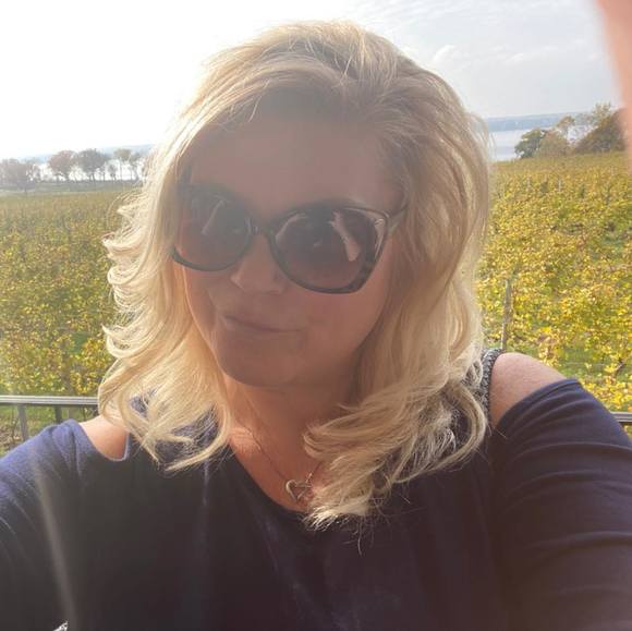 Profile Picture of Christy Leutloff (@cleutloff) on Poshmark