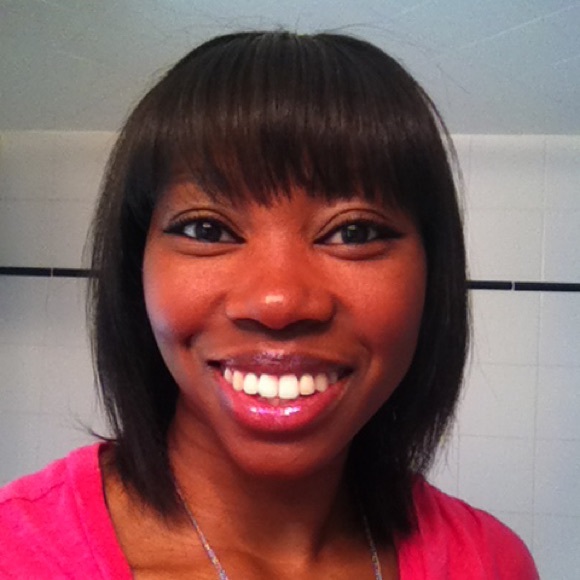 Profile Picture of Latia Vadbunker (@latiav11) on Poshmark