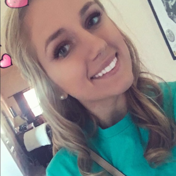 Profile Picture of Haylee Rishell (@hrishell) on Poshmark